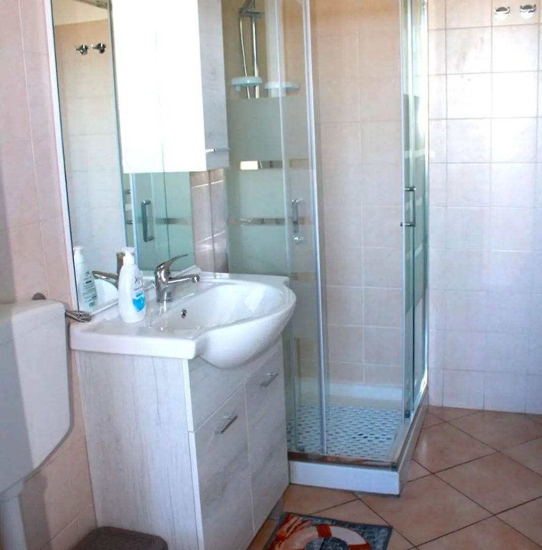 A Due Passi Da Apartment Mascali 0*,